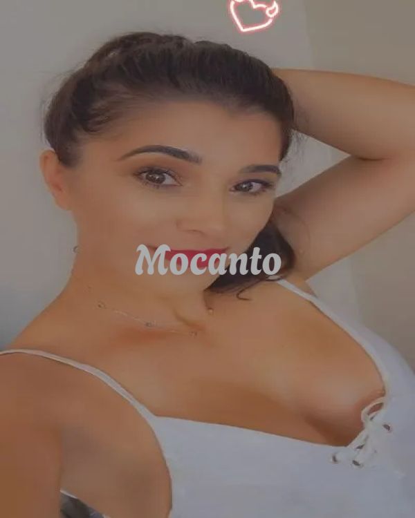 Housewife Lady Offers VIP Service in Cash Payment