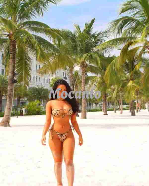 Housewife Lady Offers VIP Service in Cash Payment