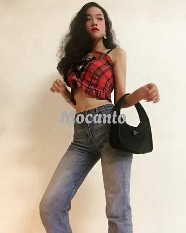 Housewife Lady Offers VIP Service in Cash Payment